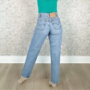 Woman’s Levi's 550 Classic Blue Straight Leg Jeans 14 long